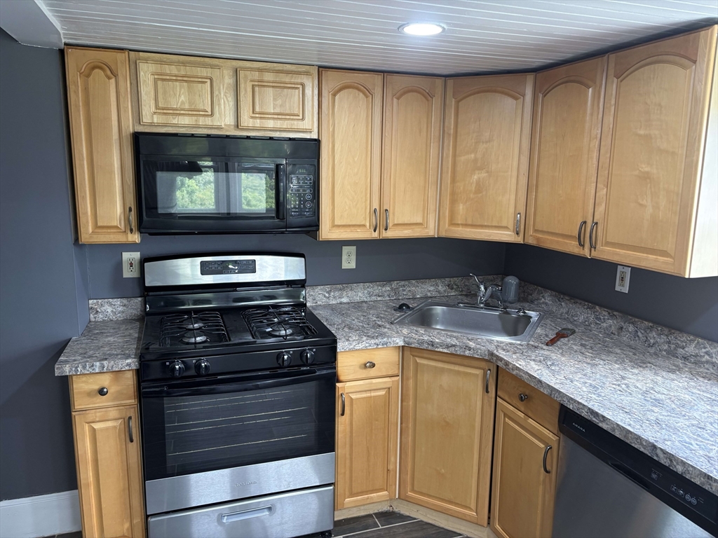 Photo 1 of 26 — 3 Bowdoin Ave 2, Boston, MA 02121