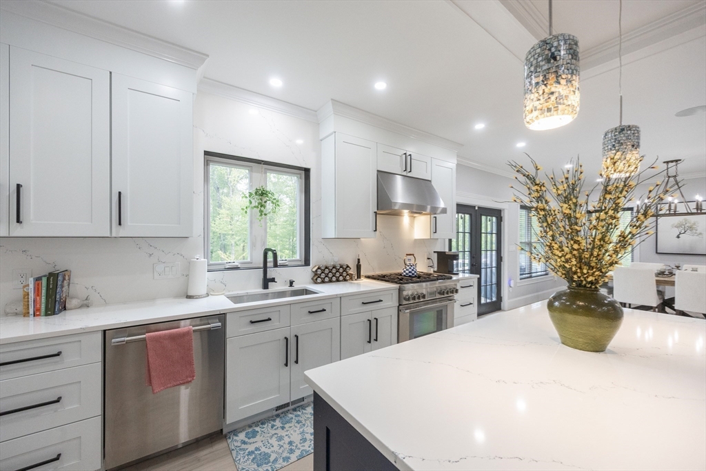 2 Ledgestone Rd