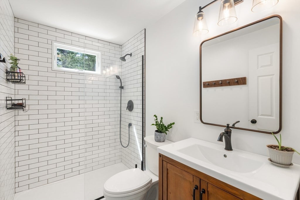 14 Lucas St, Carver, MA Photo #18