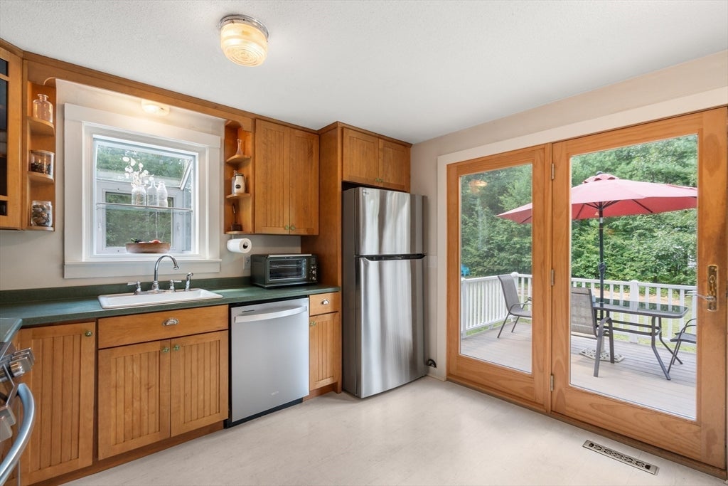 14 Lucas St, Carver, MA Photo #14