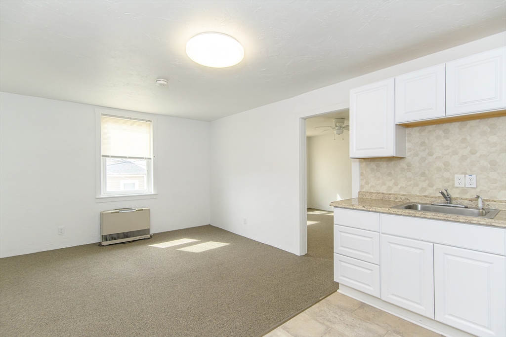 Webster, Massachusetts 01570, United States, 1 Bedroom Bedrooms, ,1 BathroomBathrooms,Residential,Active,207608