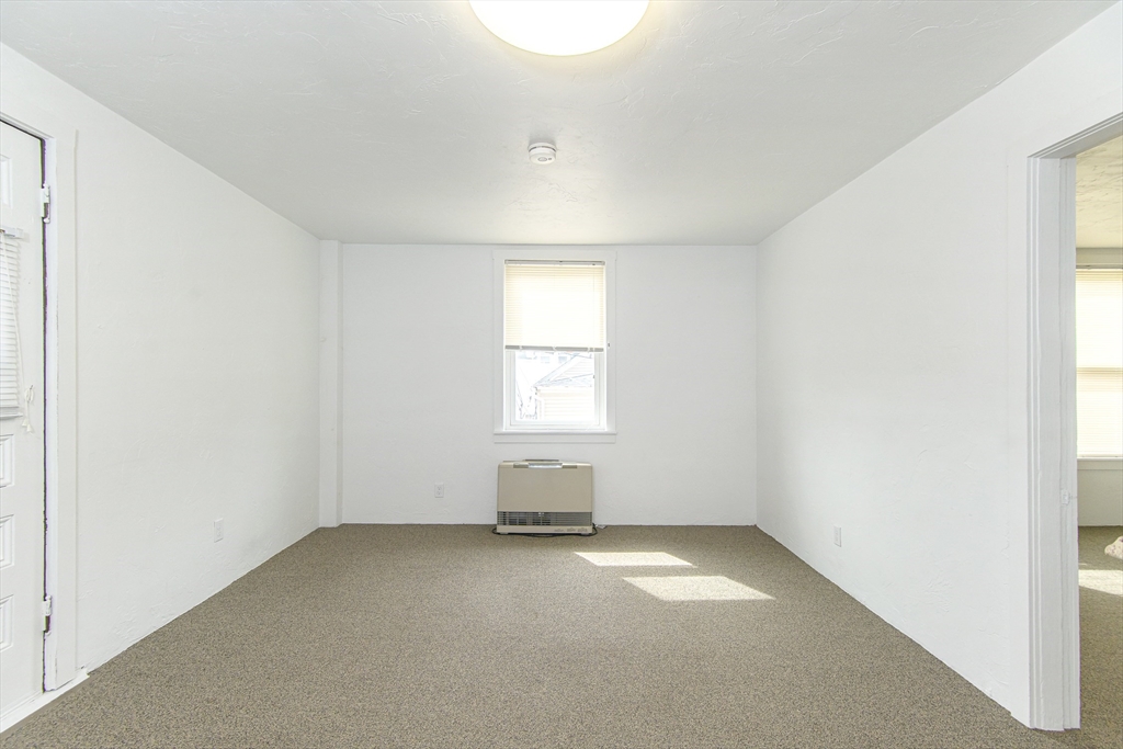 Webster, Massachusetts 01570, United States, 1 Bedroom Bedrooms, ,1 BathroomBathrooms,Residential,Active,207608