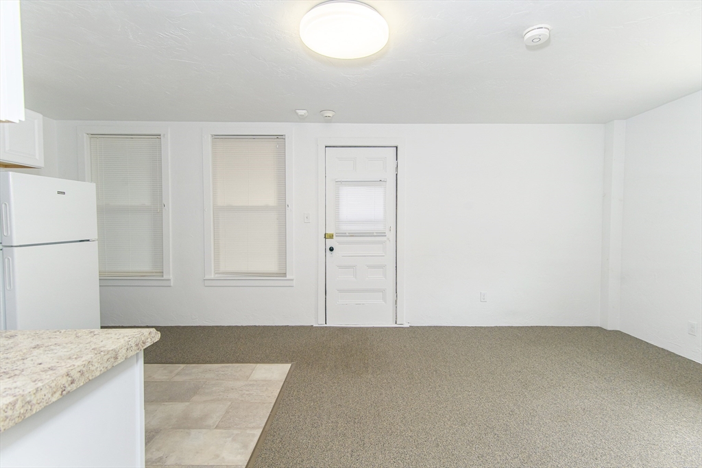 Webster, Massachusetts 01570, United States, 1 Bedroom Bedrooms, ,1 BathroomBathrooms,Residential,Active,207608