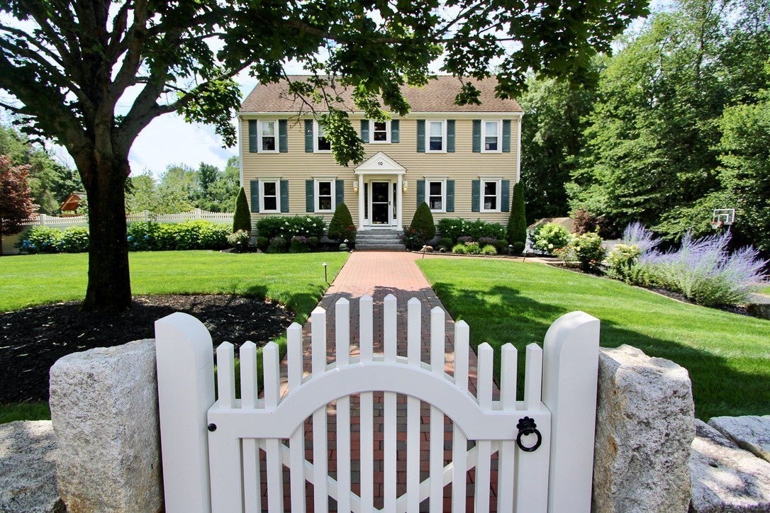 10 Stoneybrook Drive