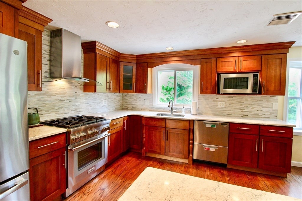 10 Stoneybrook Drive