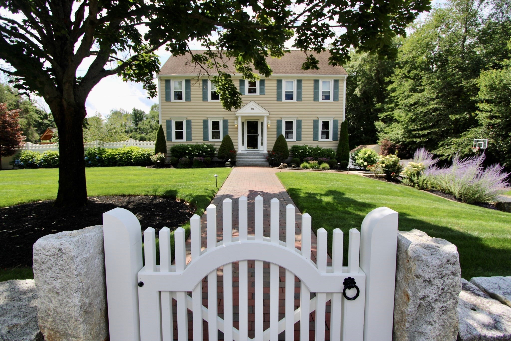 10 Stoneybrook Drive