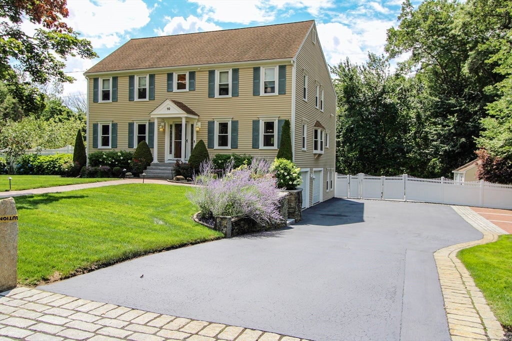 10 Stoneybrook Drive