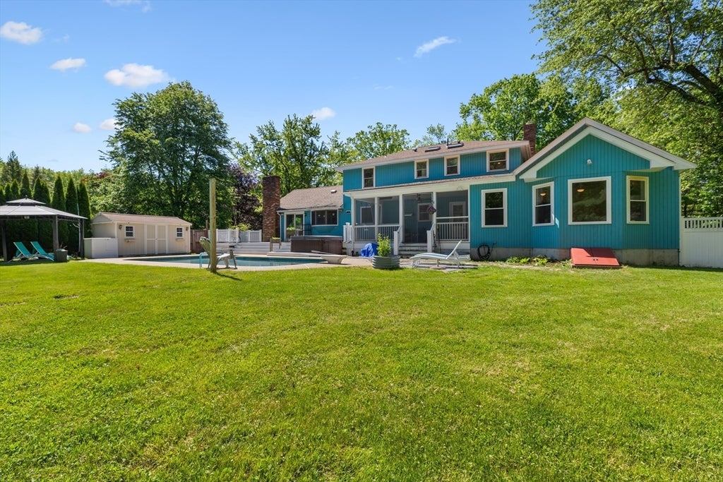 30 Pompositticutt St