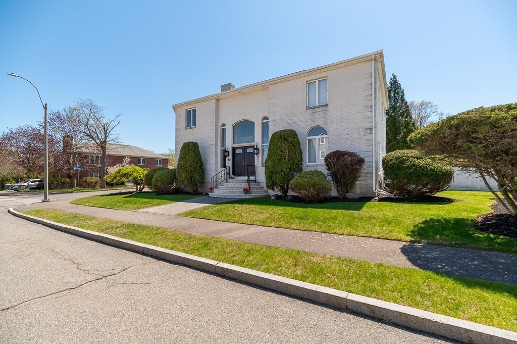 20 Landers Rd, Stoneham, MA Photo #2