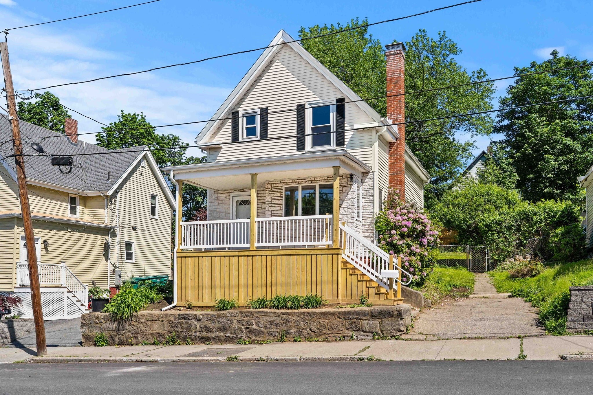 28 Hawthorne St