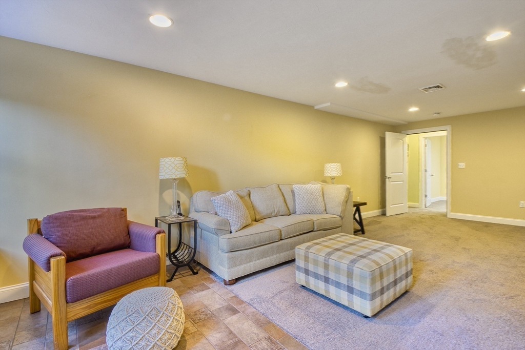 Norfolk, Massachusetts 02056, United States, 2 Bedrooms Bedrooms, ,2 BathroomsBathrooms,Residential,Active,171760