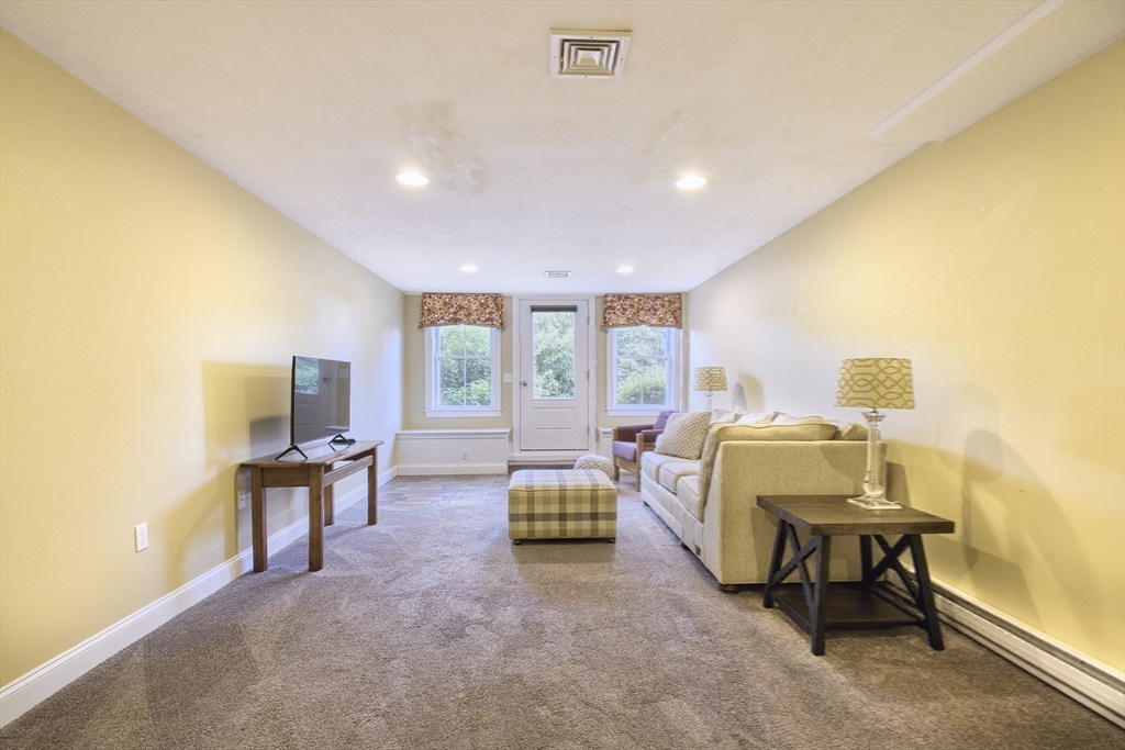 Norfolk, Massachusetts 02056, United States, 2 Bedrooms Bedrooms, ,2 BathroomsBathrooms,Residential,Active,171760