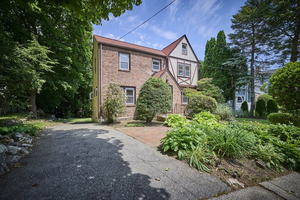 419 Pond Street