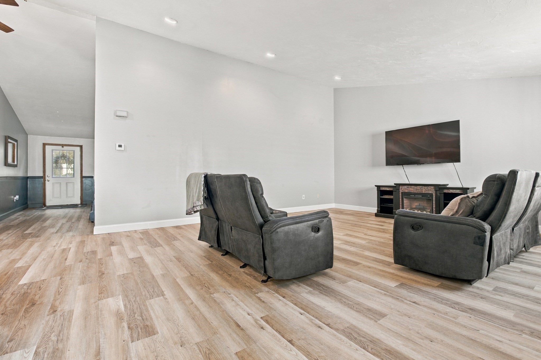 Photo of 48 Lovering St, Medway, MA