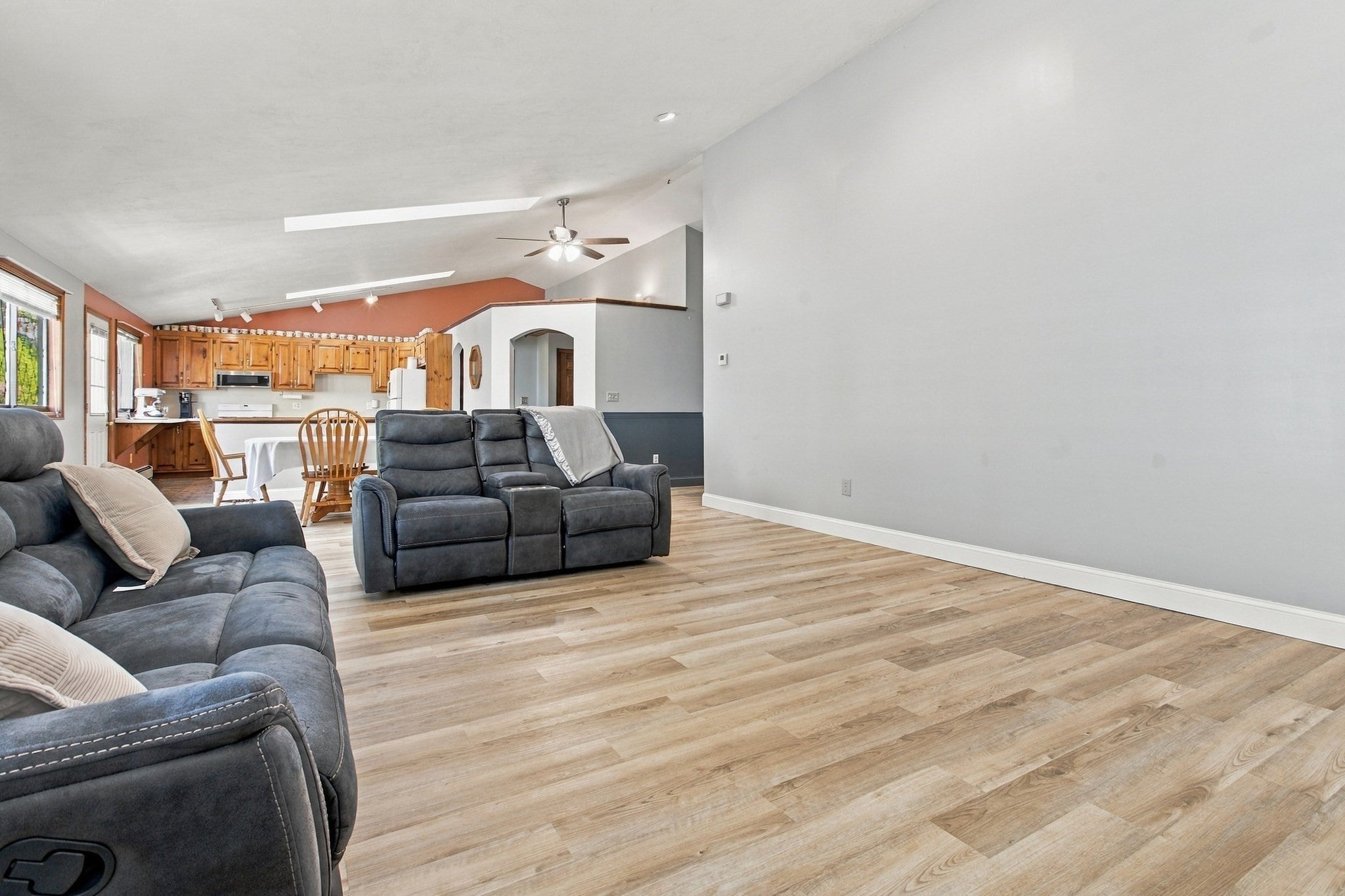 48 Lovering St 8