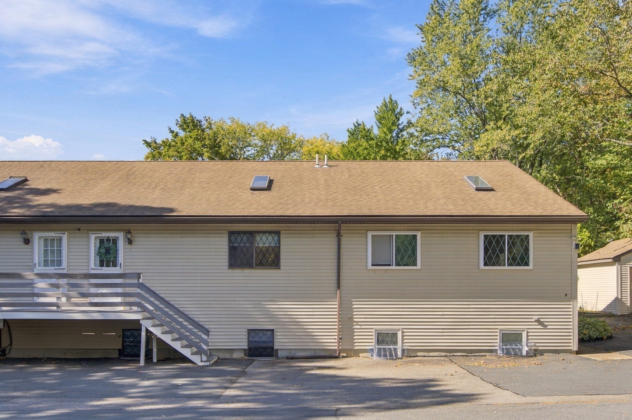 48 Lovering St 8