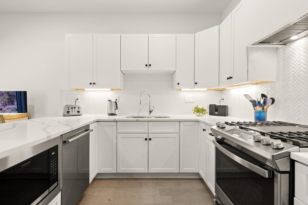 300 Albion Rd #302, Bedford, MA, 300 Albion Rd #302, Bedford, MA Photo #7