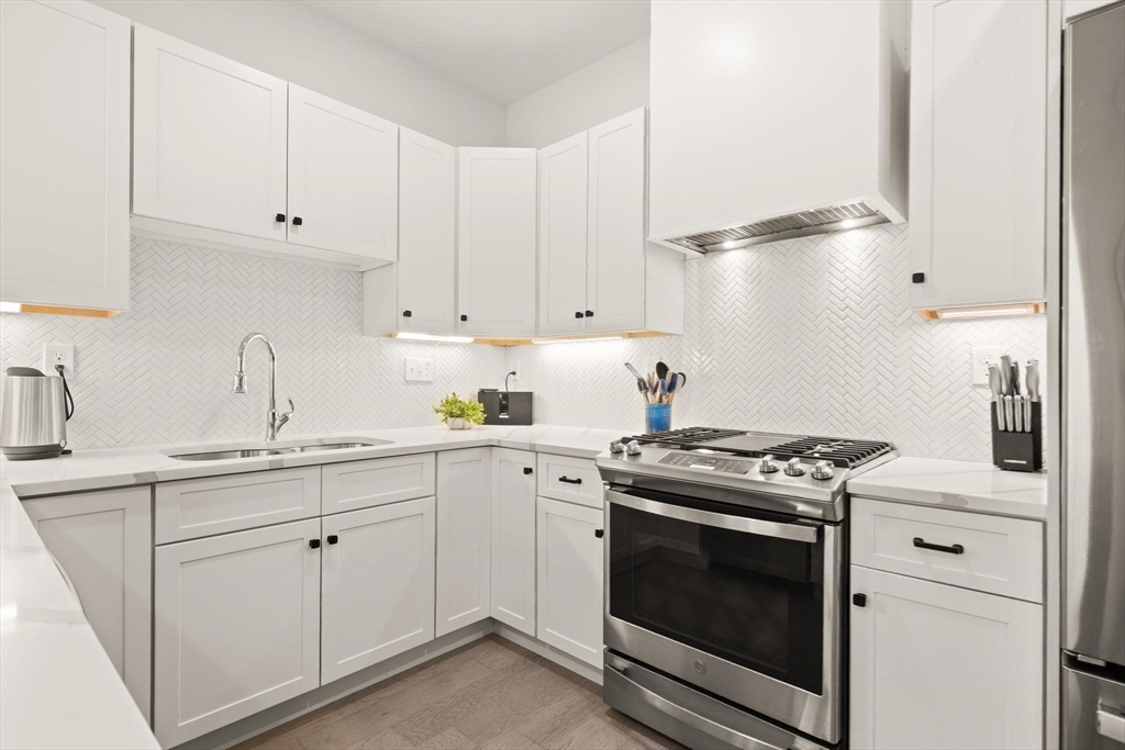 300 Albion Rd #302, Bedford, MA, 300 Albion Rd #302, Bedford, MA Photo #8
