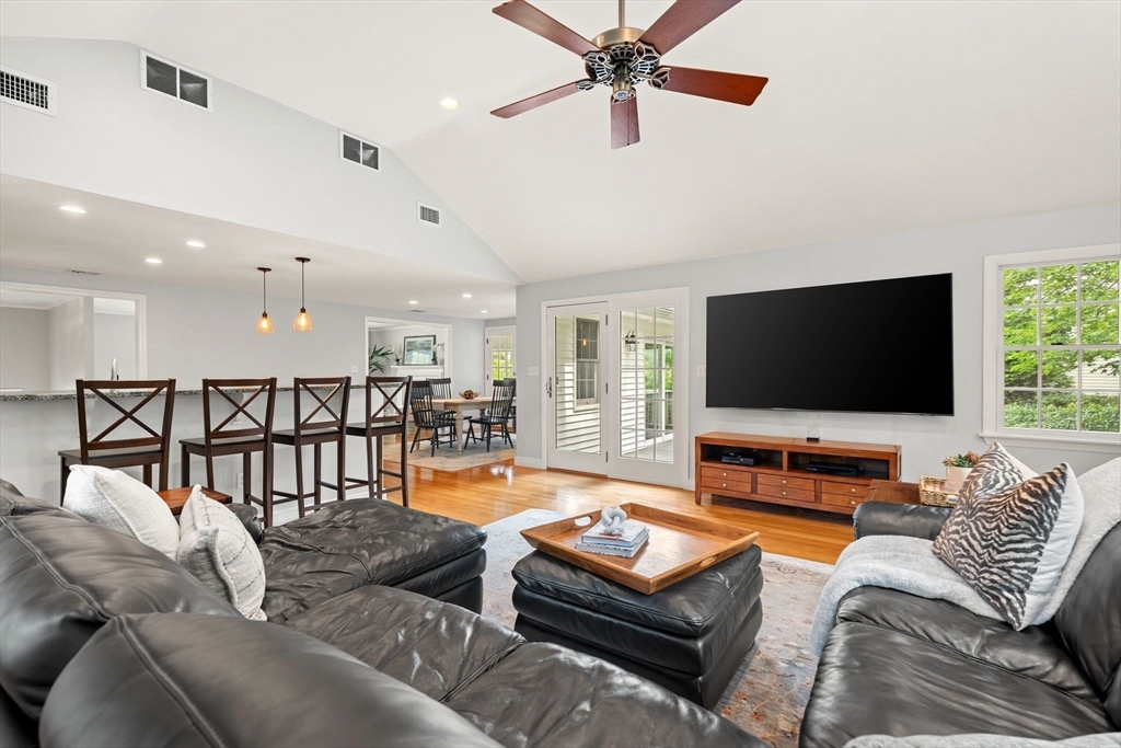 Winchester, Massachusetts 01890, United States, 3 Bedrooms Bedrooms, ,3 BathroomsBathrooms,Residential,Active,191060