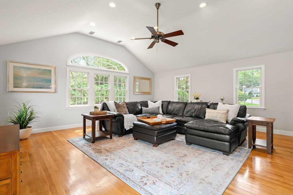 Winchester, Massachusetts 01890, United States, 3 Bedrooms Bedrooms, ,3 BathroomsBathrooms,Residential,Active,191060