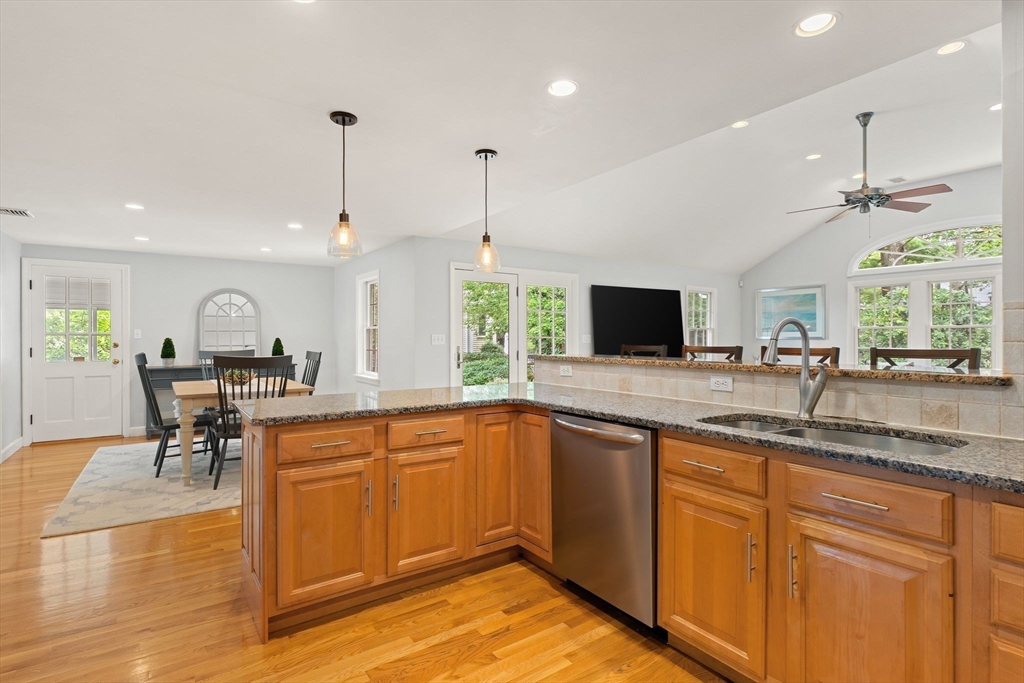 Winchester, Massachusetts 01890, United States, 3 Bedrooms Bedrooms, ,3 BathroomsBathrooms,Residential,Active,191060