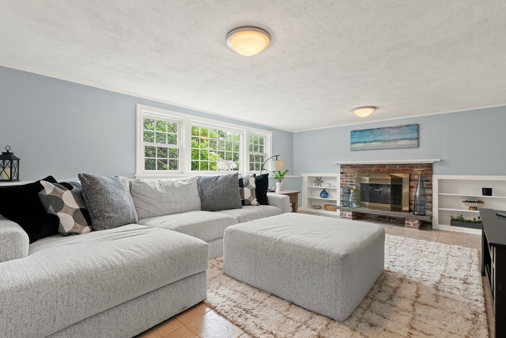 Winchester, Massachusetts 01890, United States, 3 Bedrooms Bedrooms, ,3 BathroomsBathrooms,Residential,Active,191060