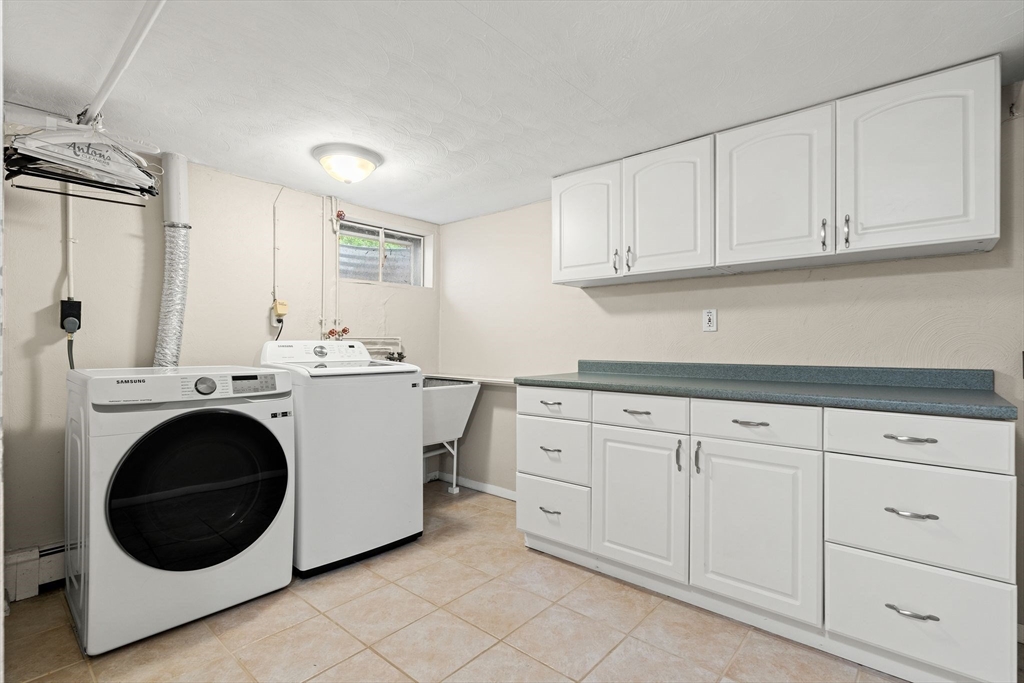 Winchester, Massachusetts 01890, United States, 3 Bedrooms Bedrooms, ,3 BathroomsBathrooms,Residential,Active,191060