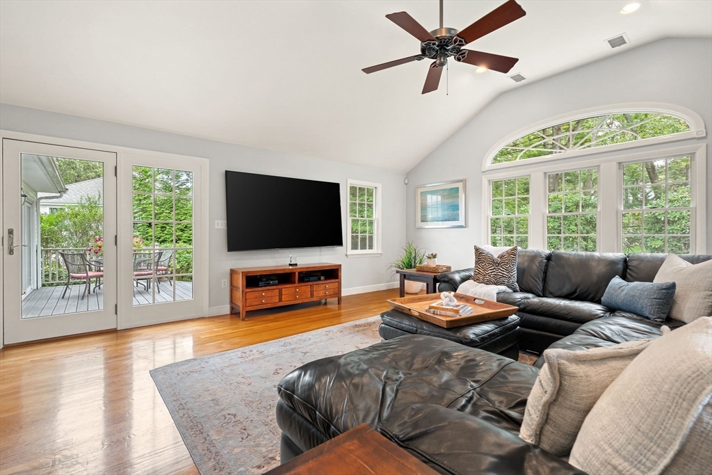 Winchester, Massachusetts 01890, United States, 3 Bedrooms Bedrooms, ,3 BathroomsBathrooms,Residential,Active,191060