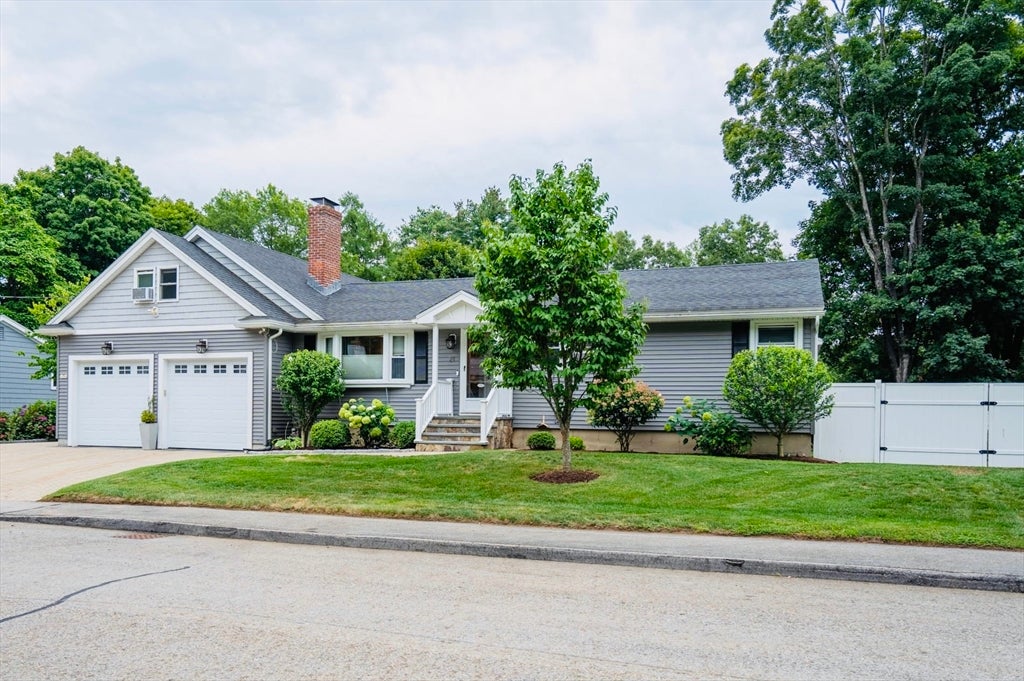 21 Helen Dr, Marlborough, MA Photo #2