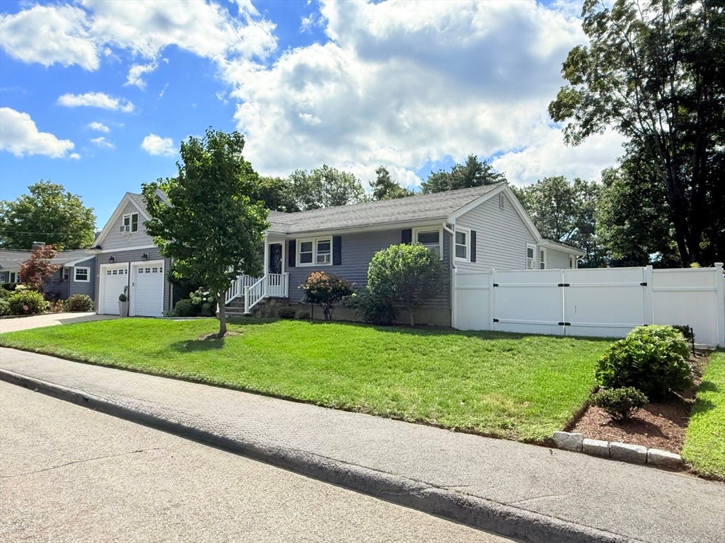 21 Helen Dr, Marlborough, MA Photo #4