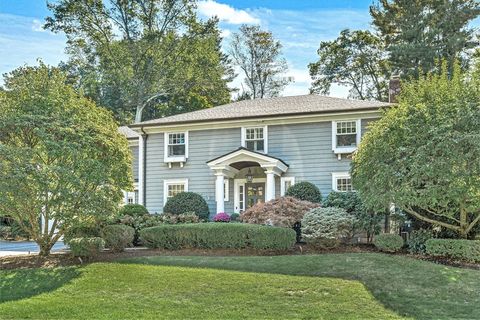 Photo of 27 Radcliffe Rd, Wellesley, MA 02482 (MLS # 73498789)