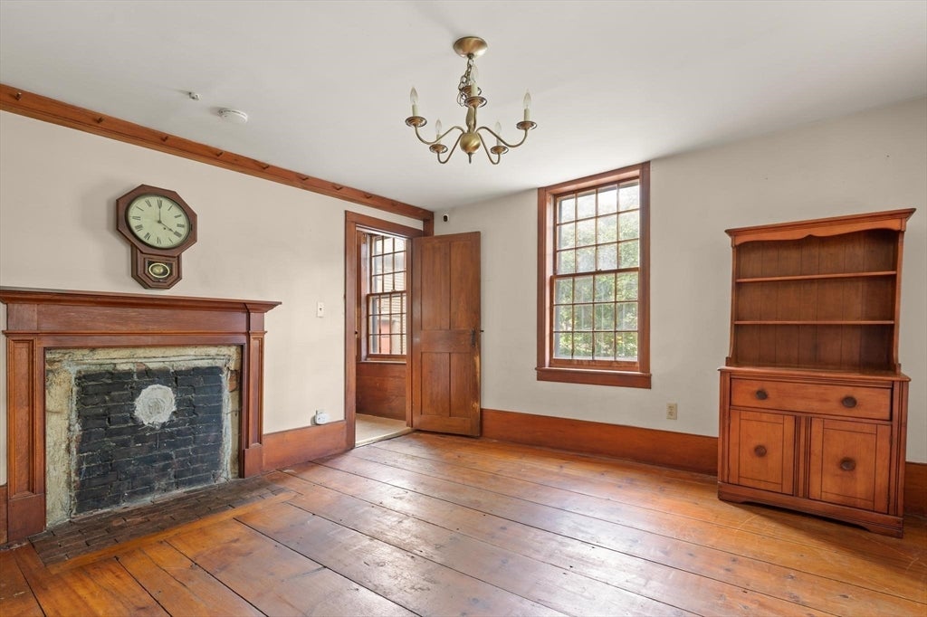 10 Poquanticut Ave, Easton, MA Photo #8