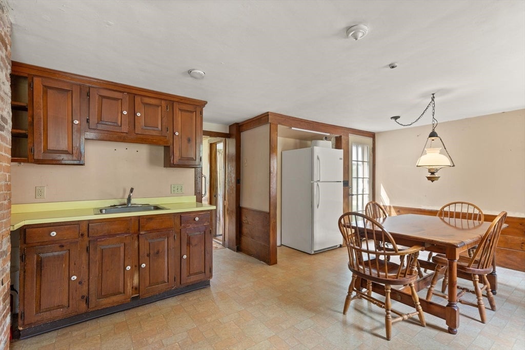 10 Poquanticut Ave, Easton, MA Photo #32