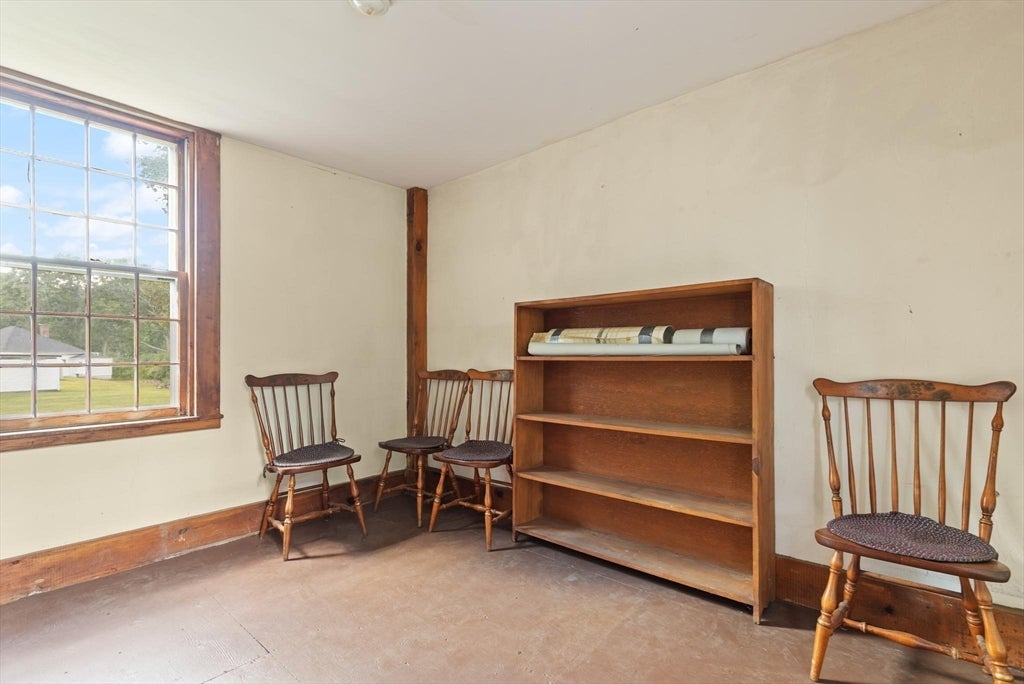 10 Poquanticut Ave, Easton, MA Photo #29