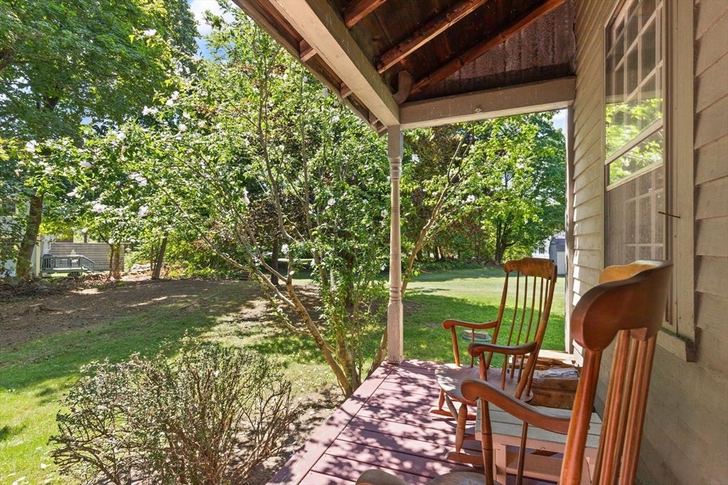 10 Poquanticut Ave, Easton, MA Photo #16