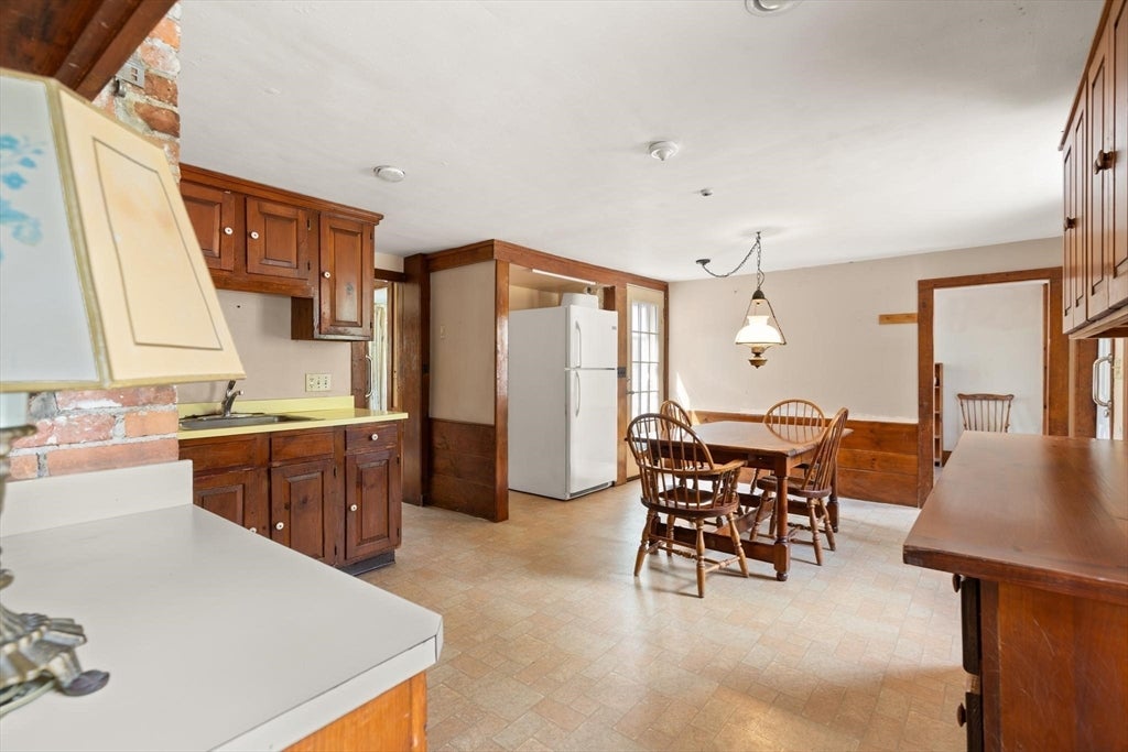 10 Poquanticut Ave, Easton, MA Photo #34