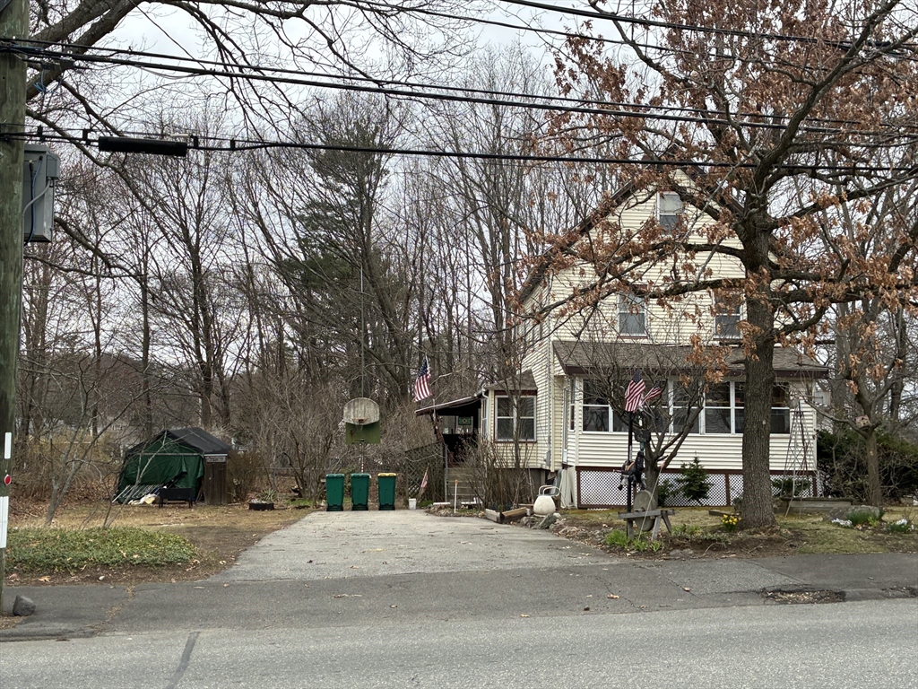 219 Montvale Ae