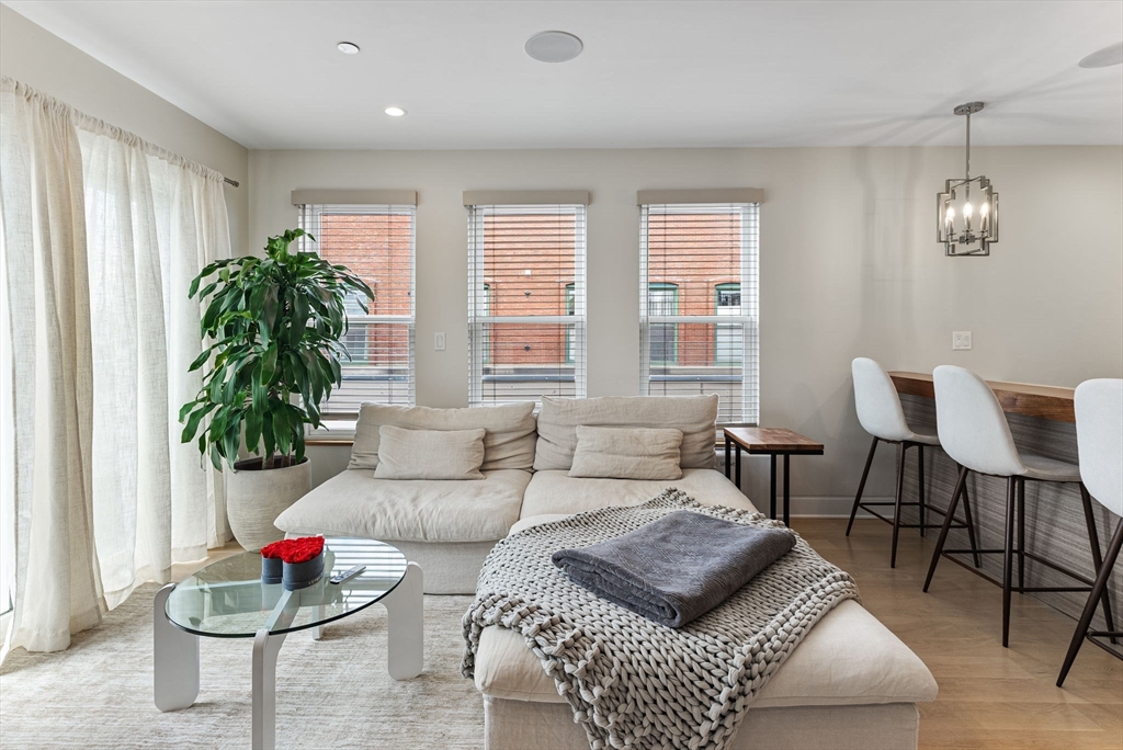 105 W 3rd Street 6
