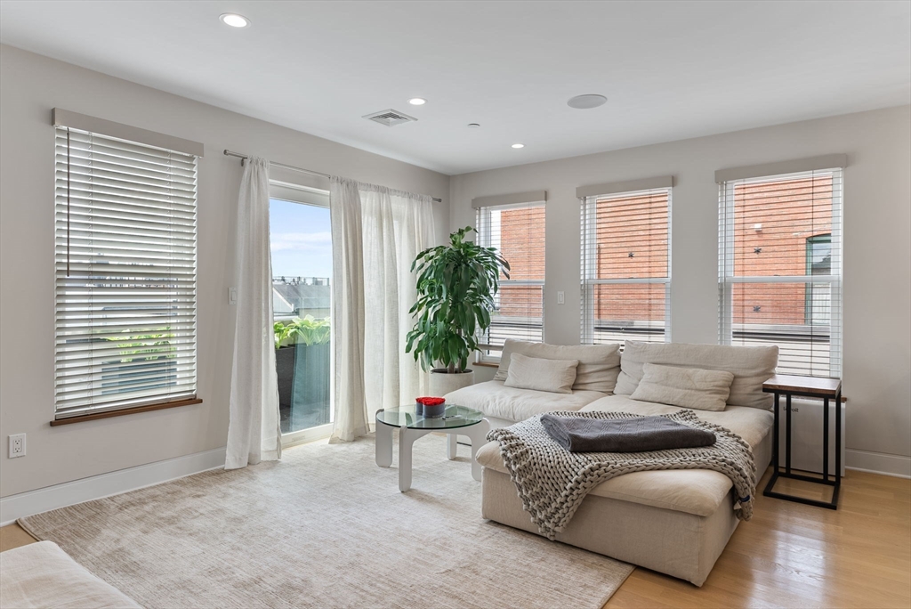 105 W 3rd Street 6