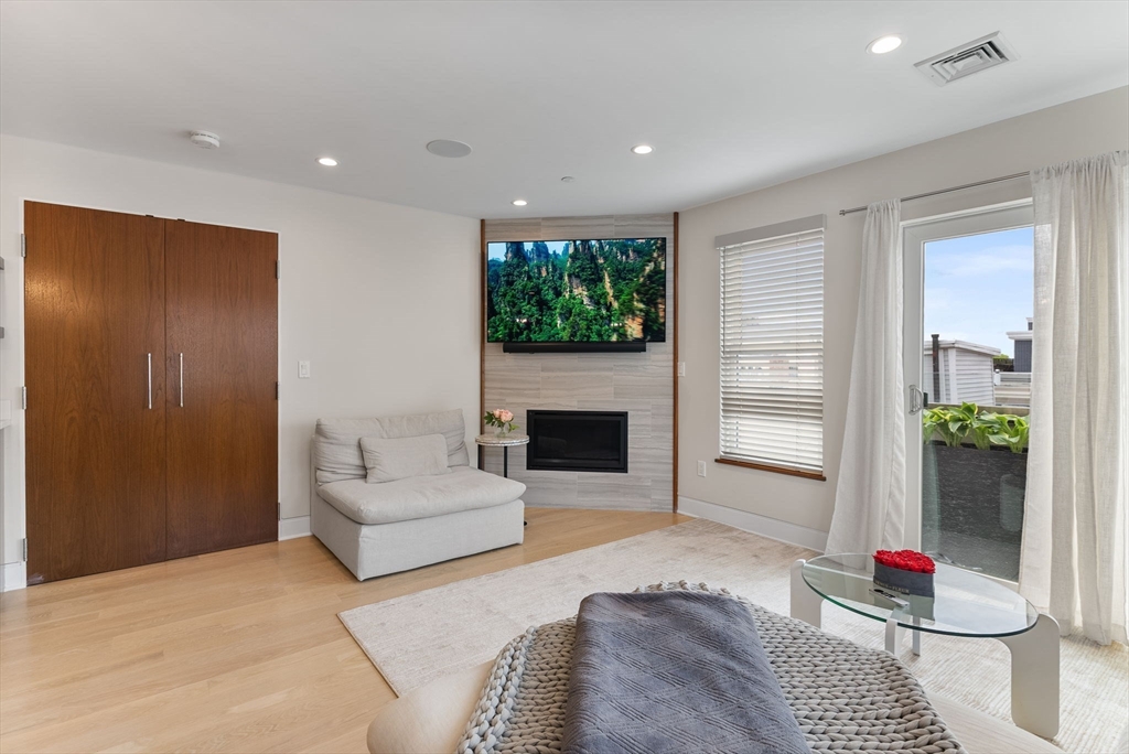105 W 3rd Street 6