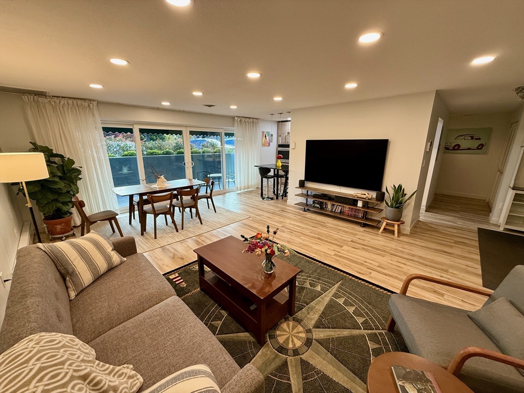 1206 Greendale Ave 201