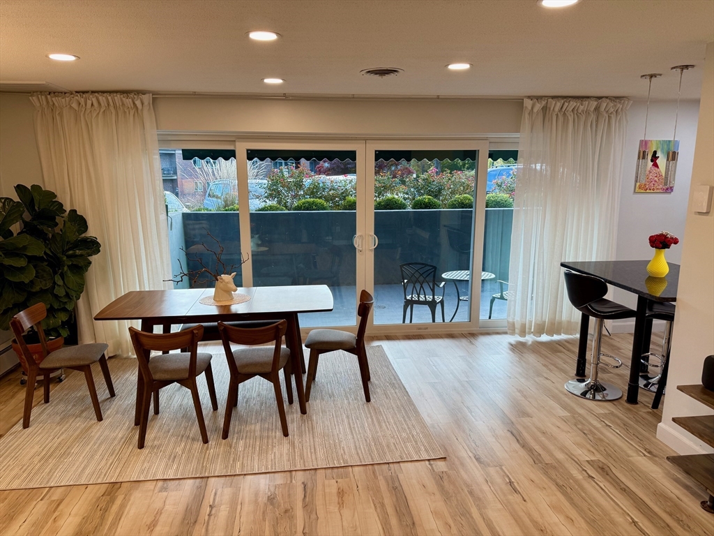 1206 Greendale Ave 201