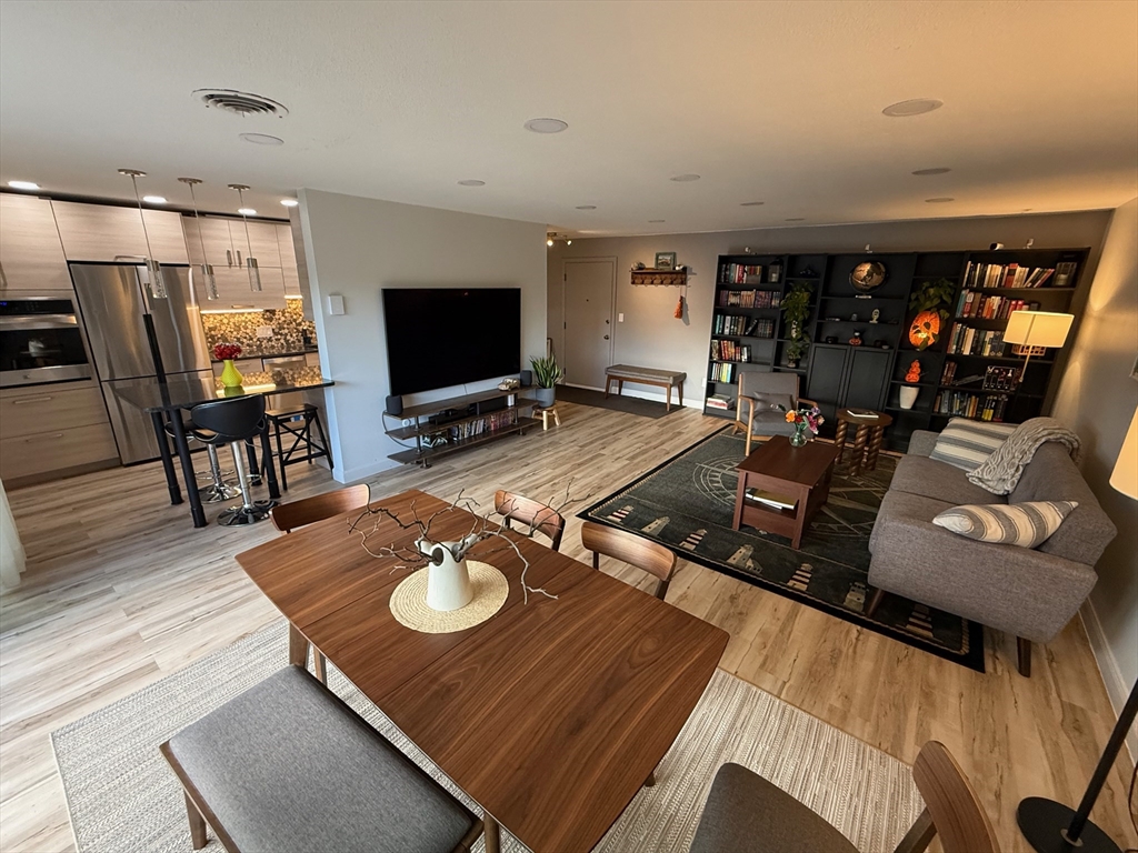 1206 Greendale Ave 201