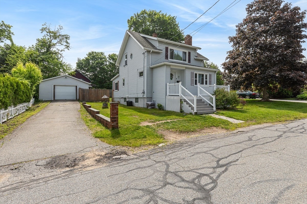 32 Macomber Ave