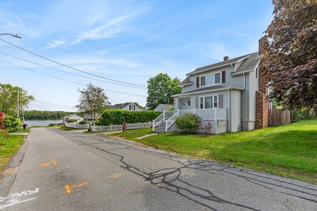 32 Macomber Ave