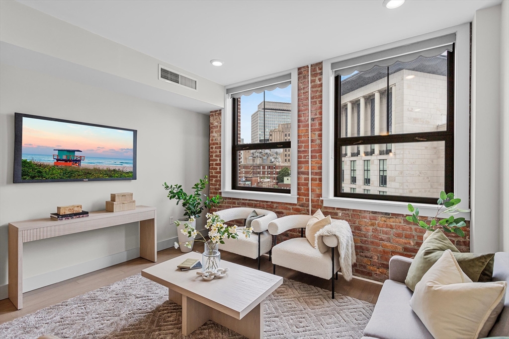 121 Portland Street 601