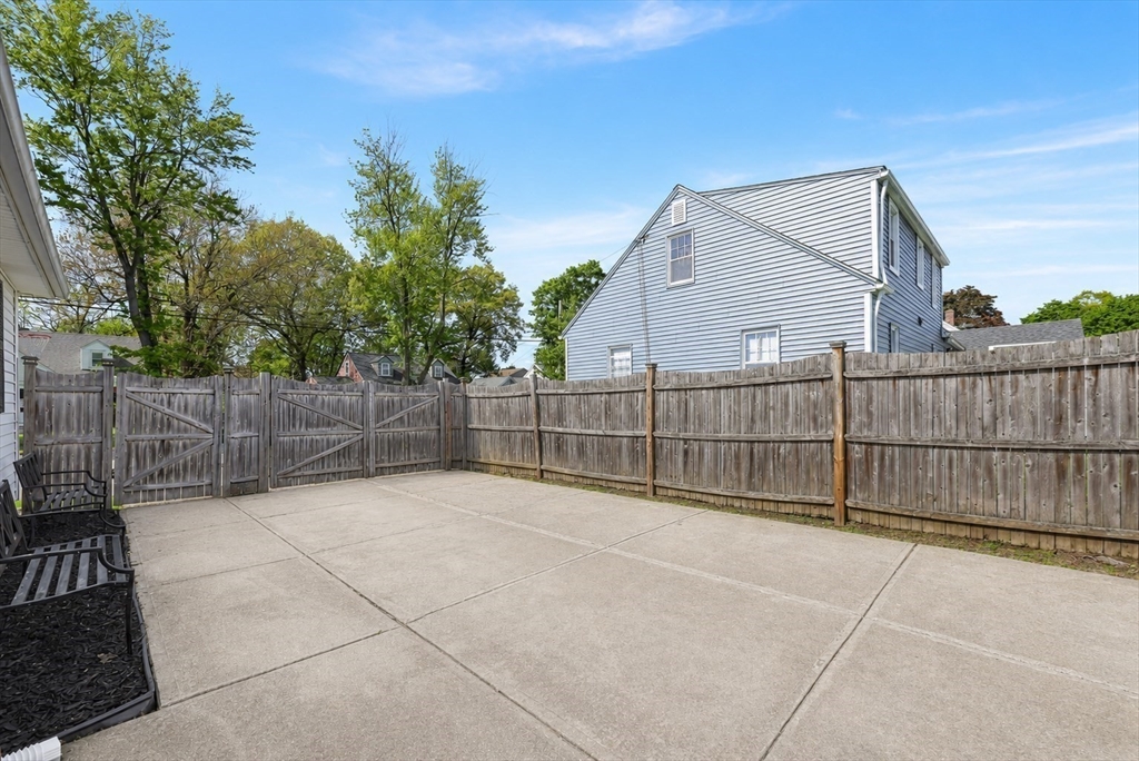 101 Frontenac Street, Chicopee, MA Photo #35