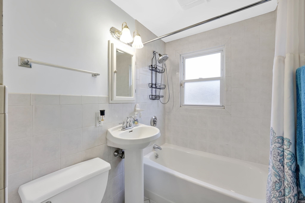 101 Frontenac Street, Chicopee, MA Photo #23