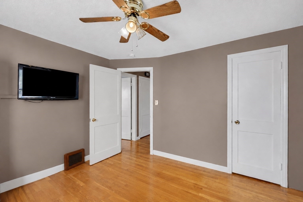 101 Frontenac Street, Chicopee, MA Photo #19