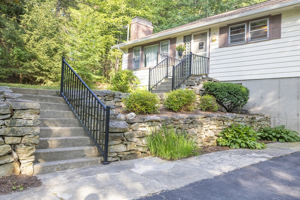 35 Carleton Rd